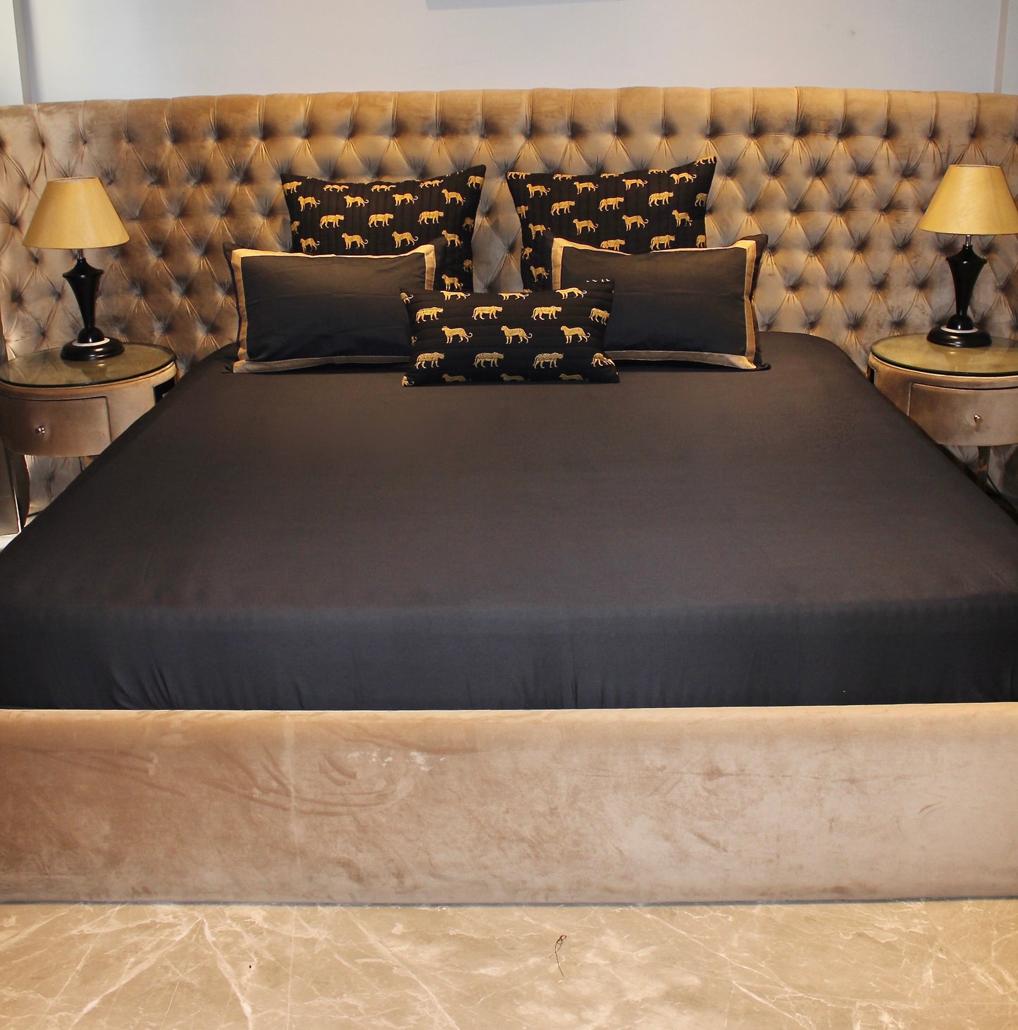 Black Serengeti Bedding set
