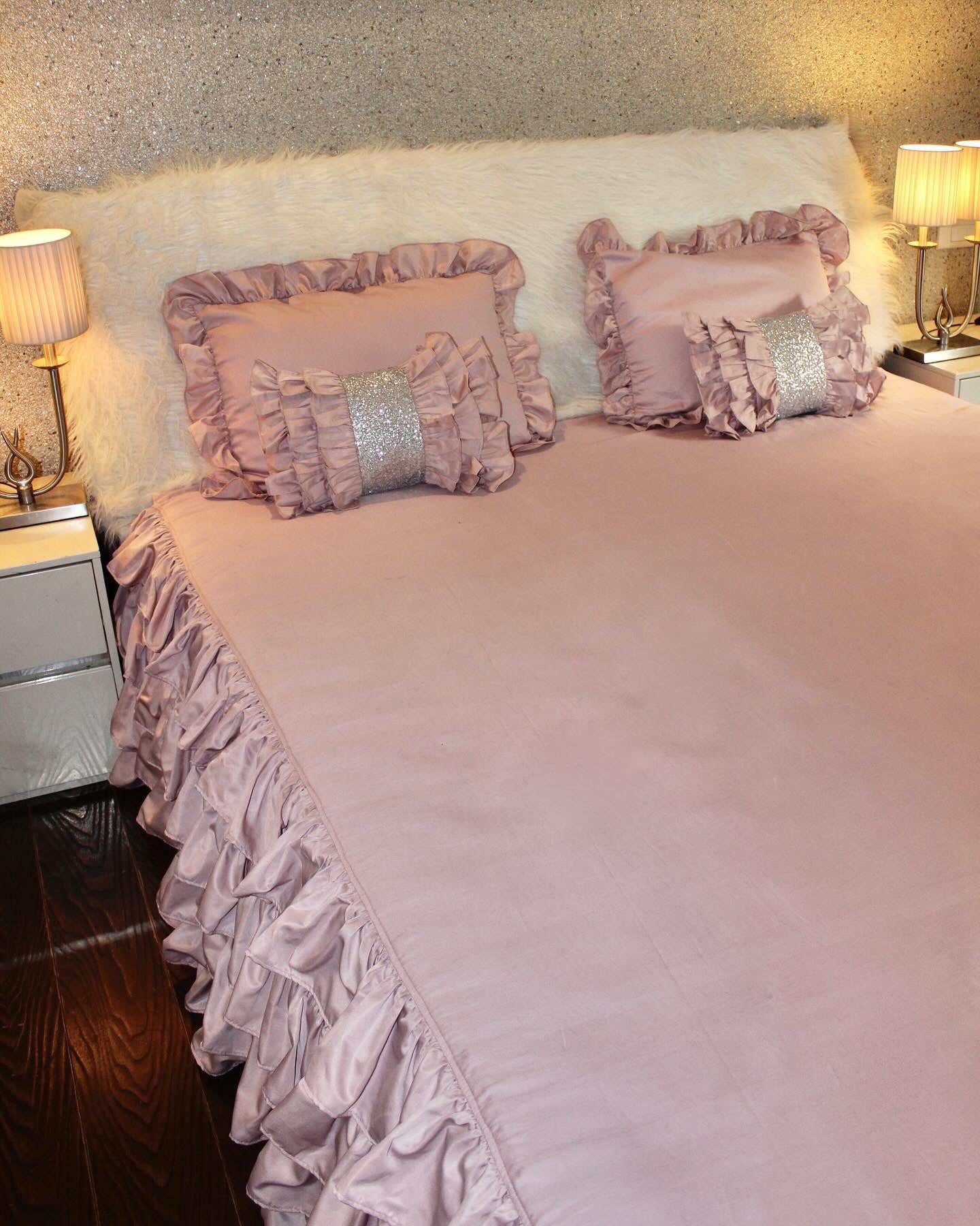 Four Frill Sheet set (with cushions)