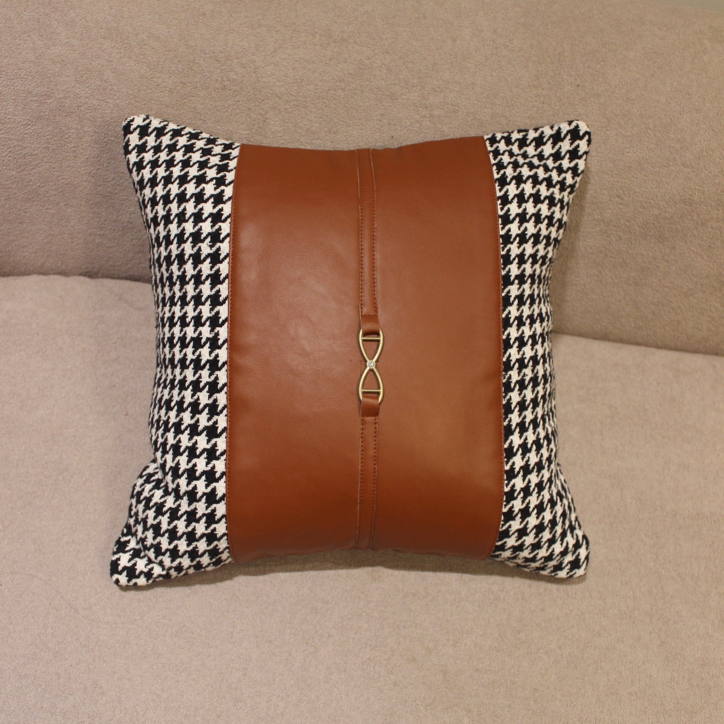 Houndstooth d2 Buckel design cushion