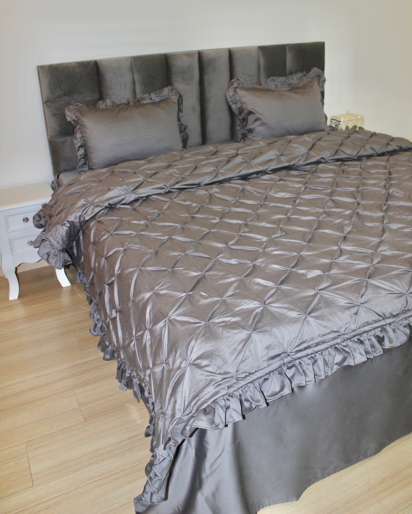 Pinch pleat comforter