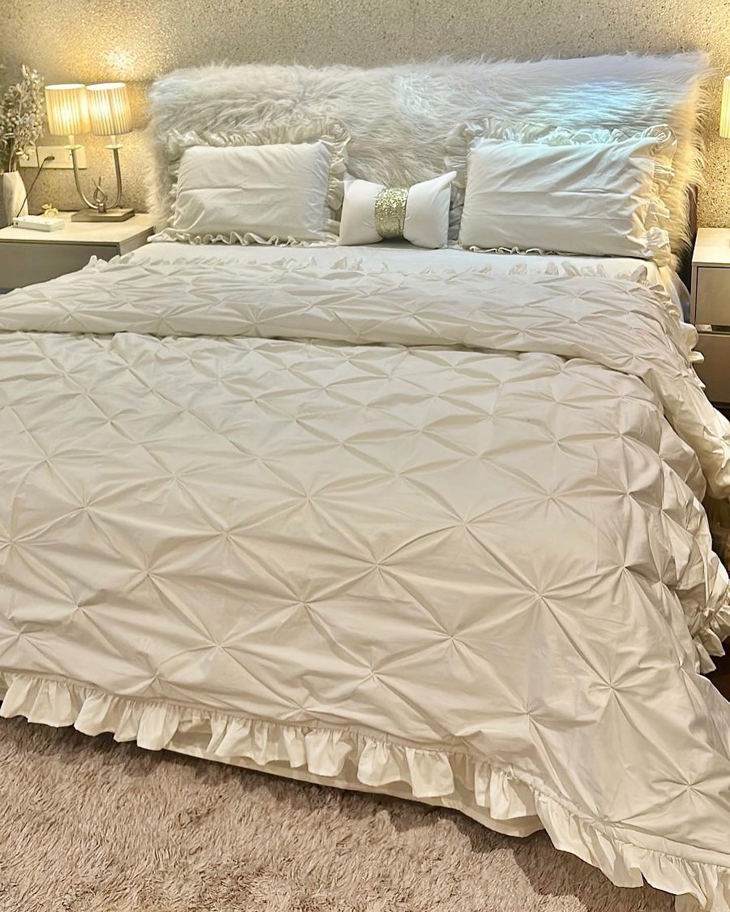 Pinch pleat comforter