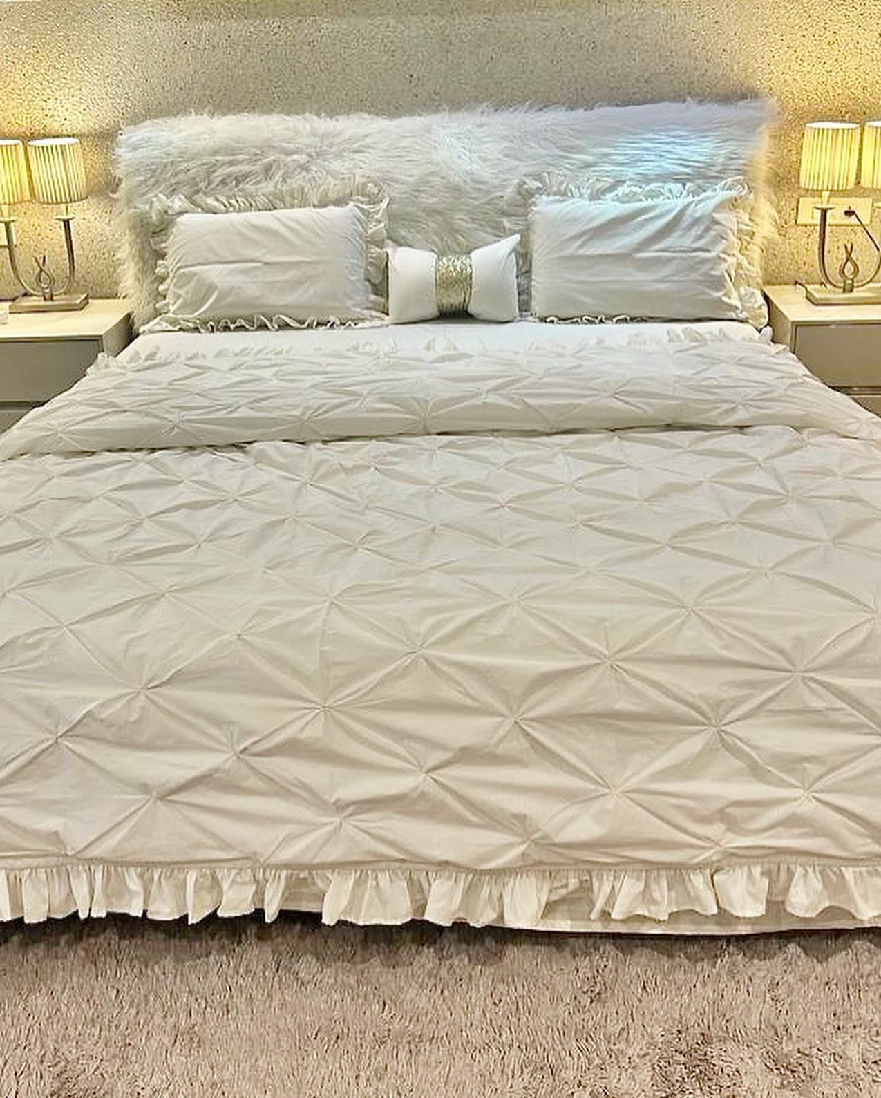 Pinch pleat comforter