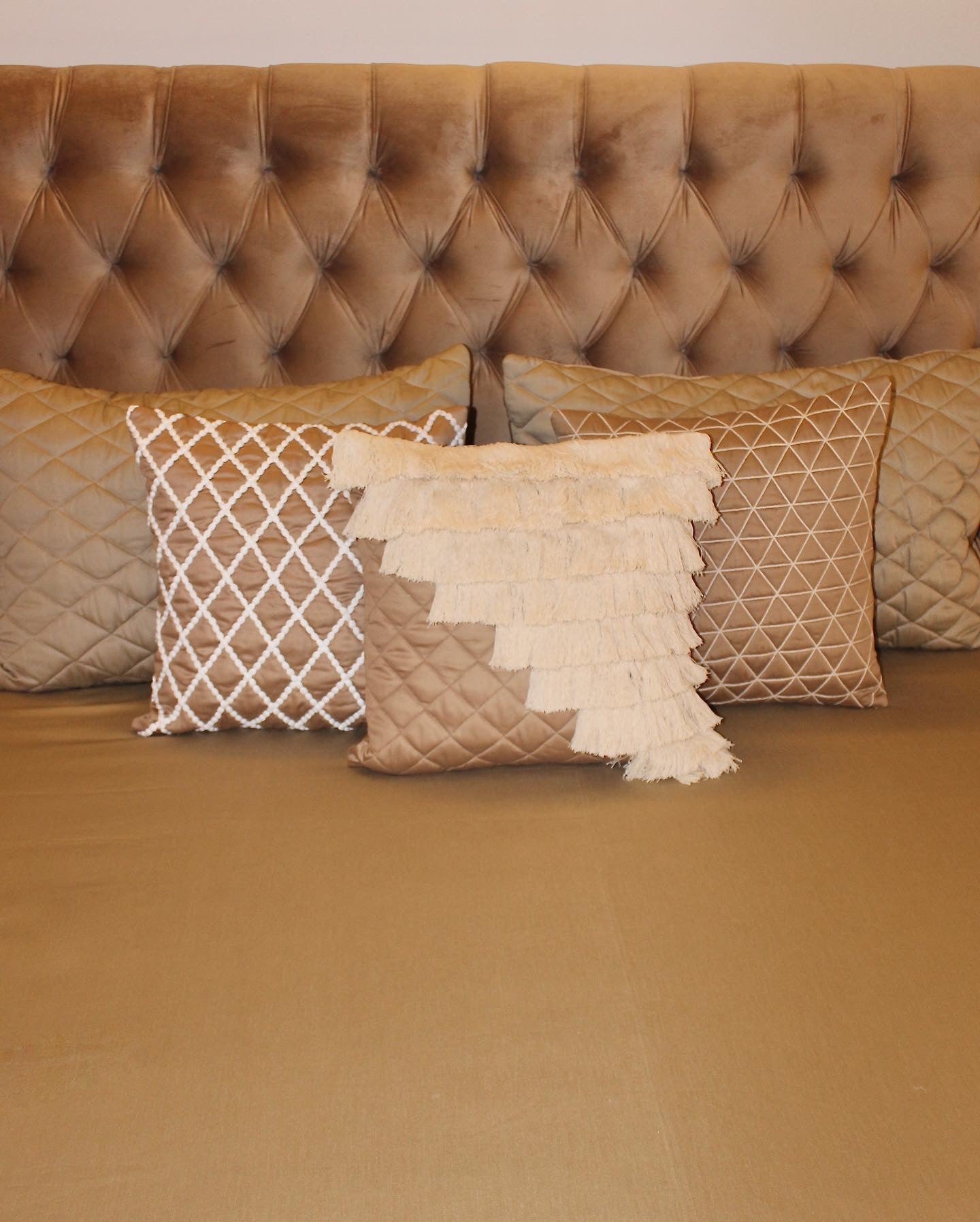 Earthy diamond cushion