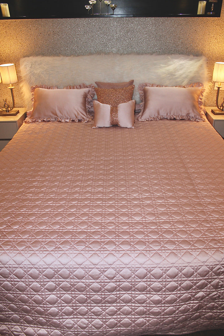 Chester Bedcover (Satin)