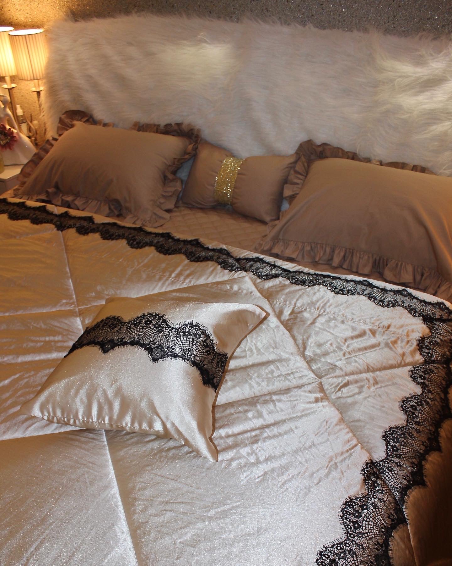 French lace comforter (Satin)