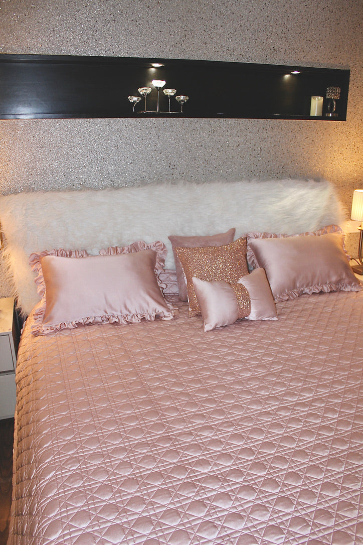 Chester Bedcover (Satin)