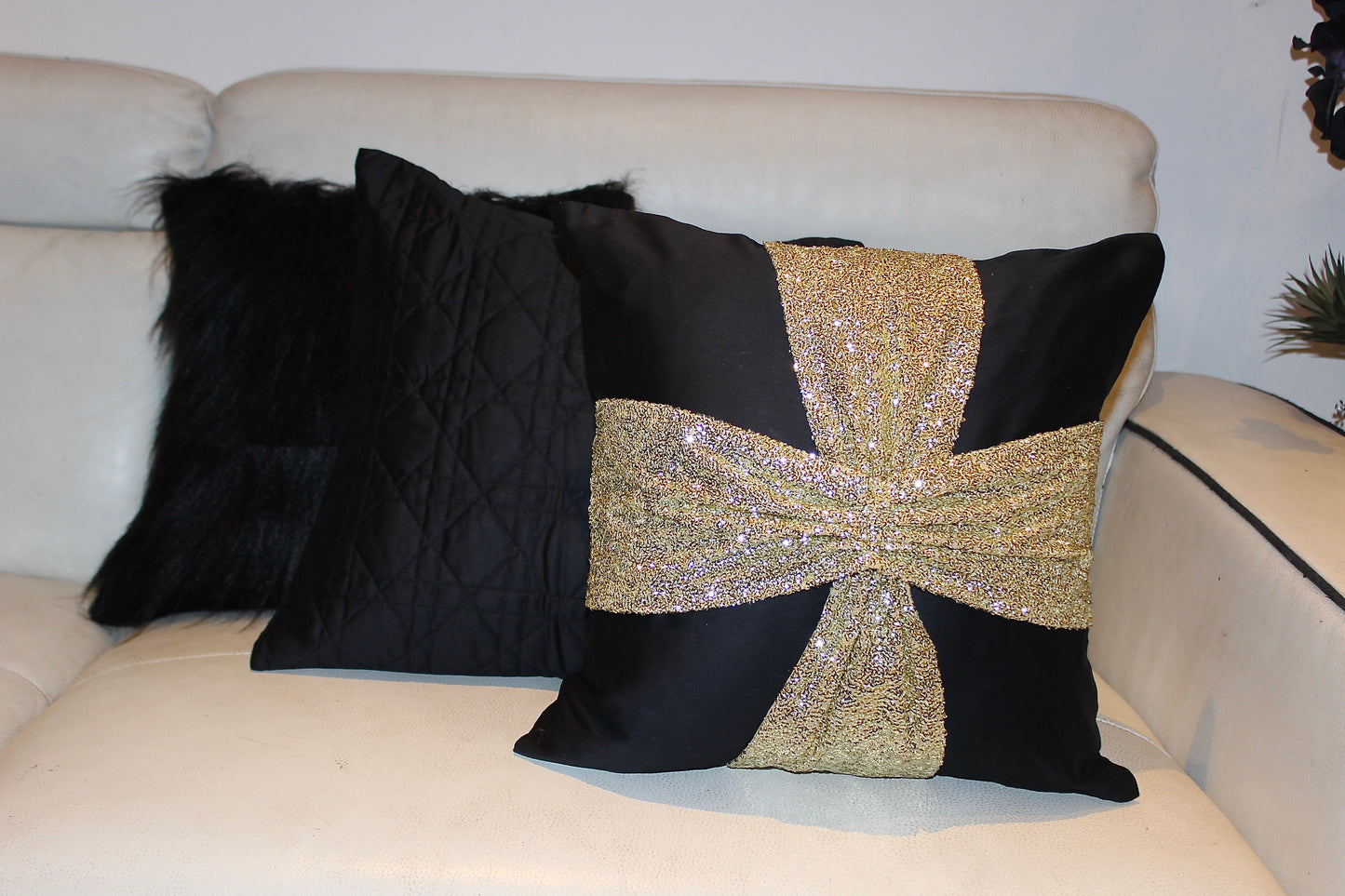 Cross bling Cushion