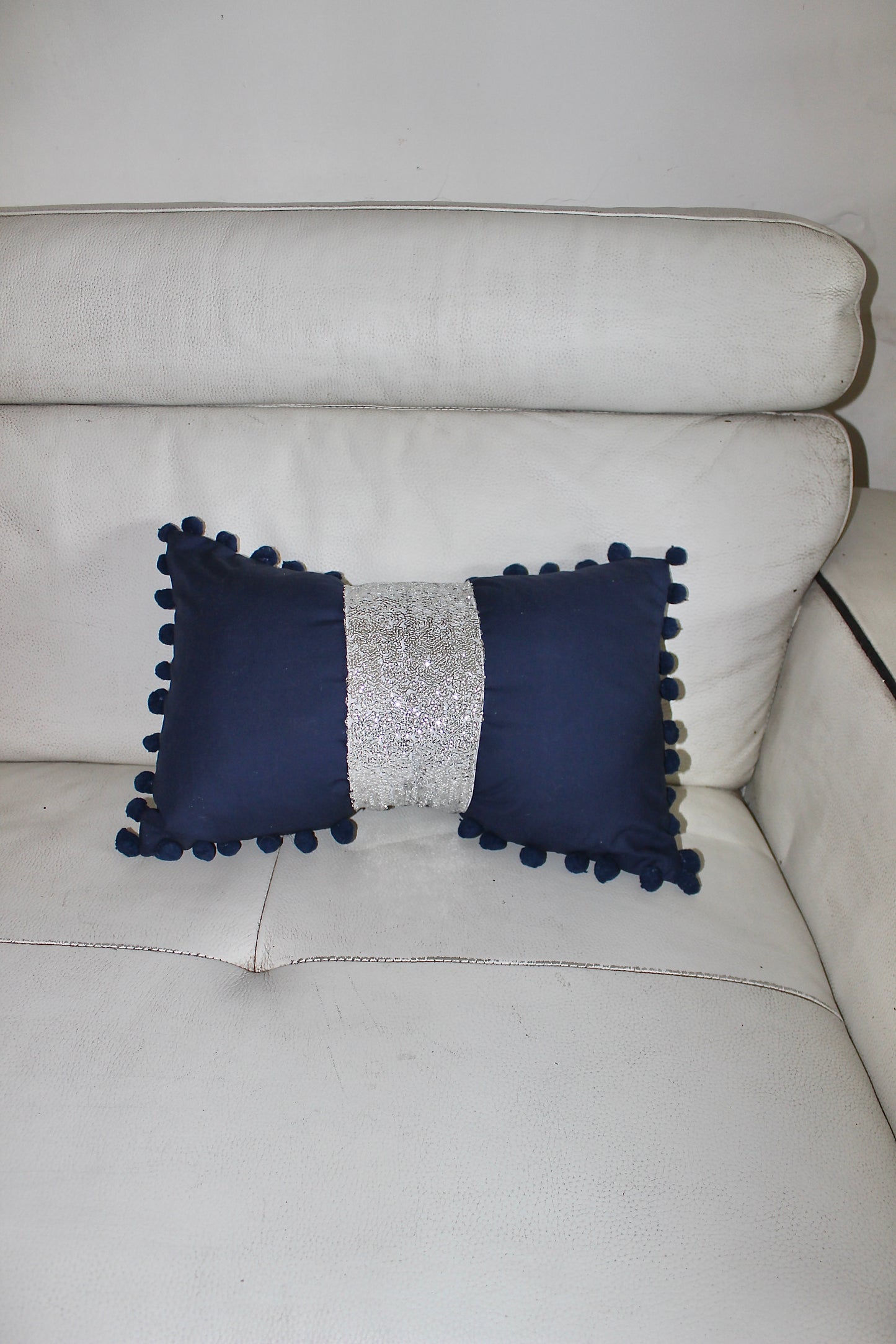 Pom Pom bow cushion (silver belt)