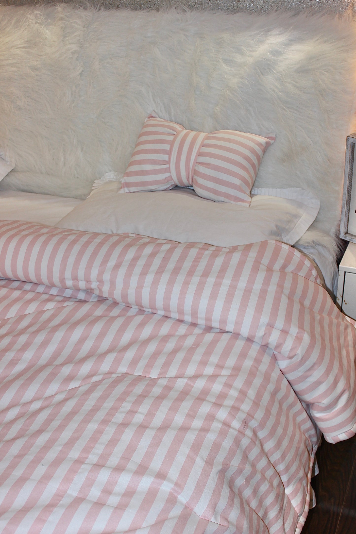 Victoria striped Bow cushion
