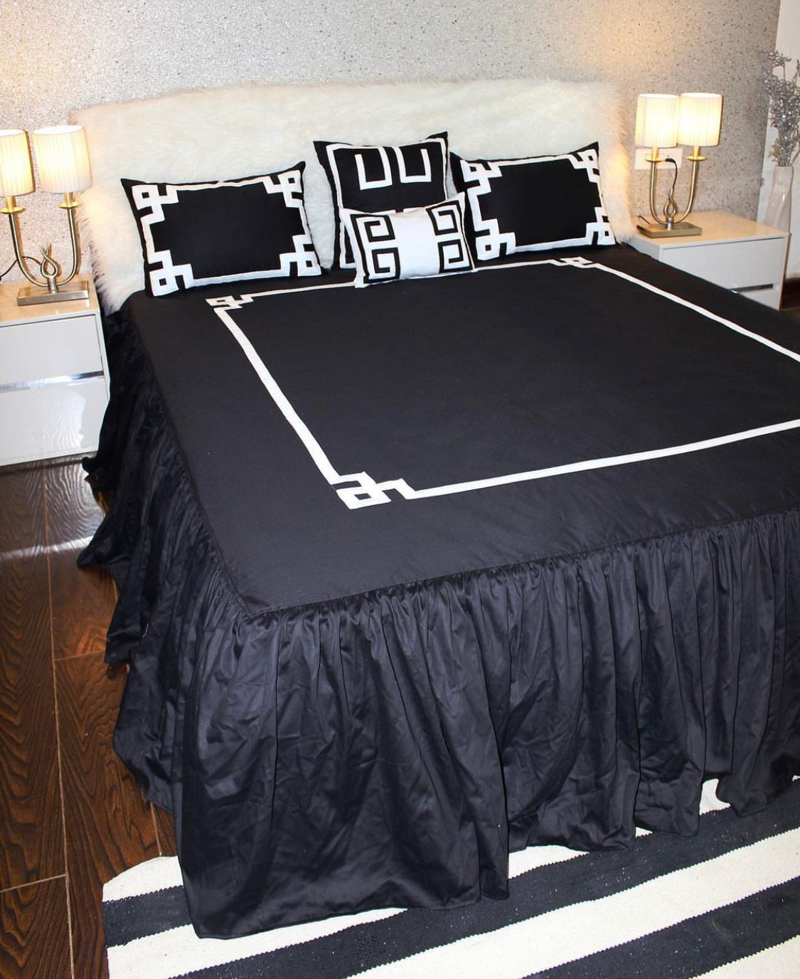 Border embedded frill sheet