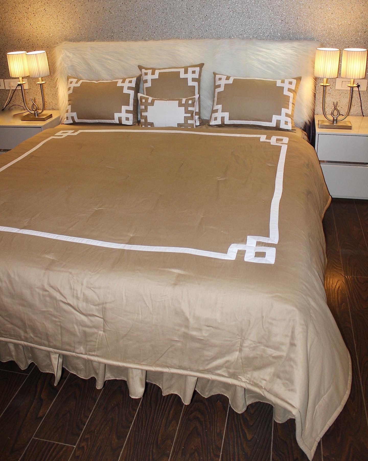 Border embedded frill sheet