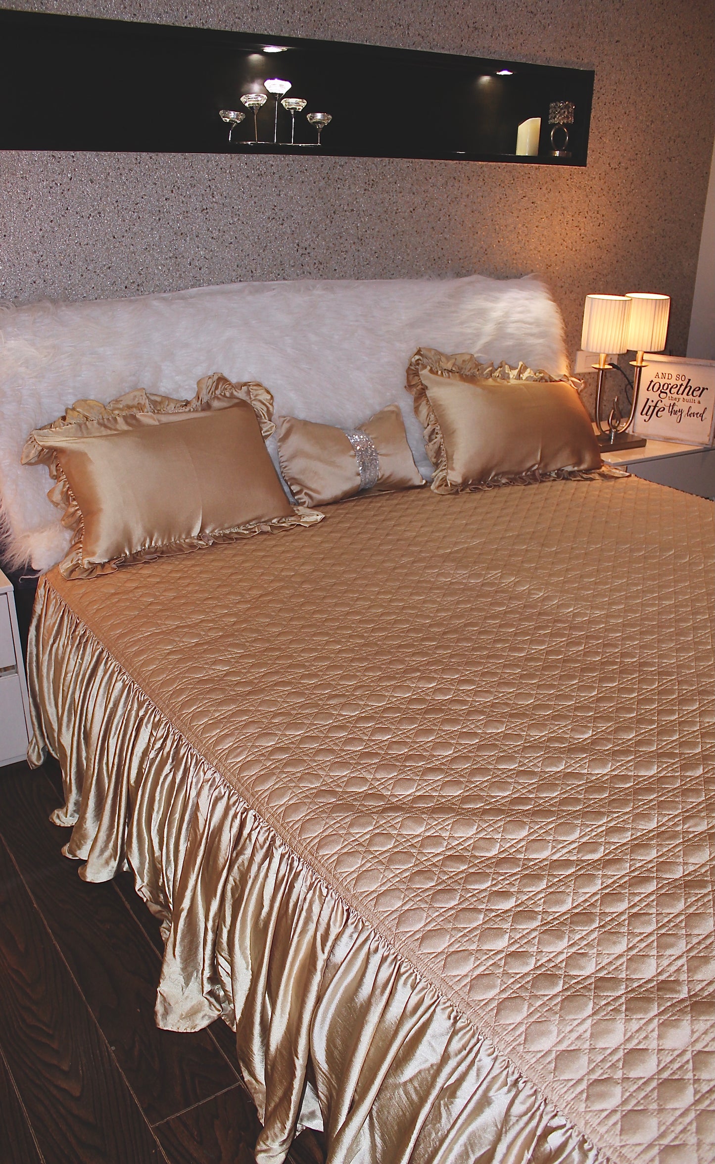 Chester frill bedcover