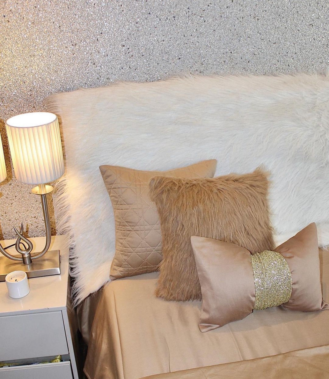 Fur bling cushion set