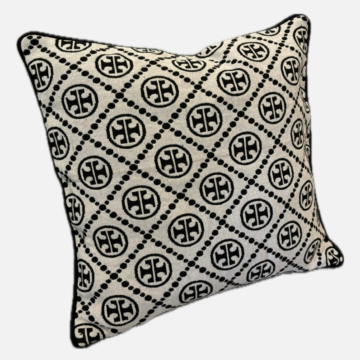 Tory cushion (white)