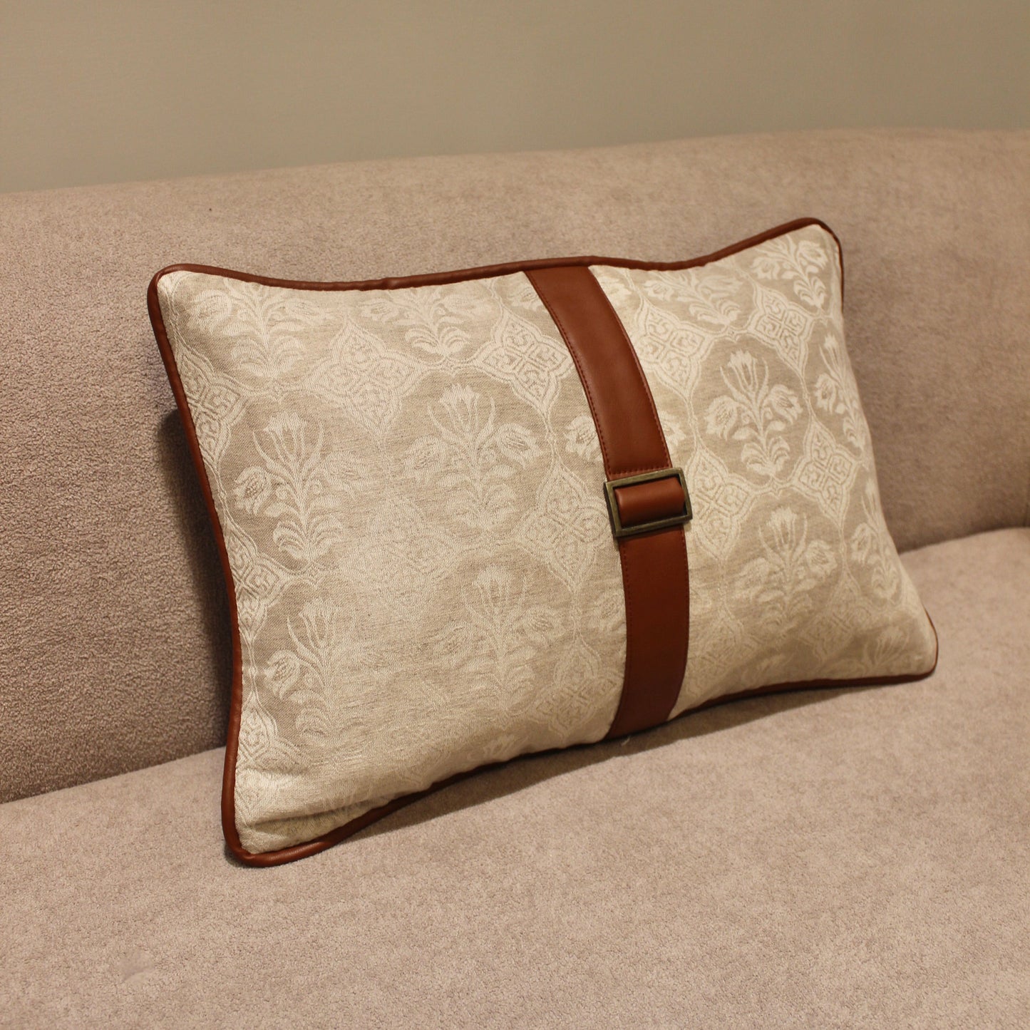 Lino Belt cushion