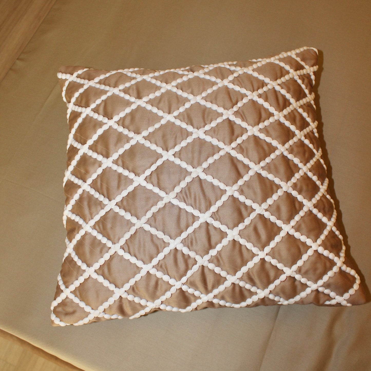Earthy diamond cushion