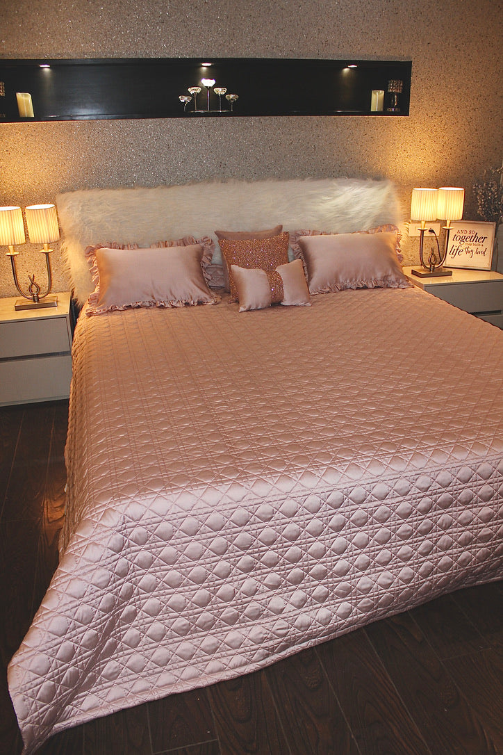 Chester Bedcover (Satin)
