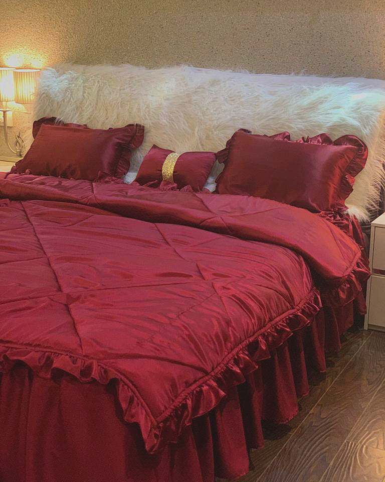 Maroon bedding set