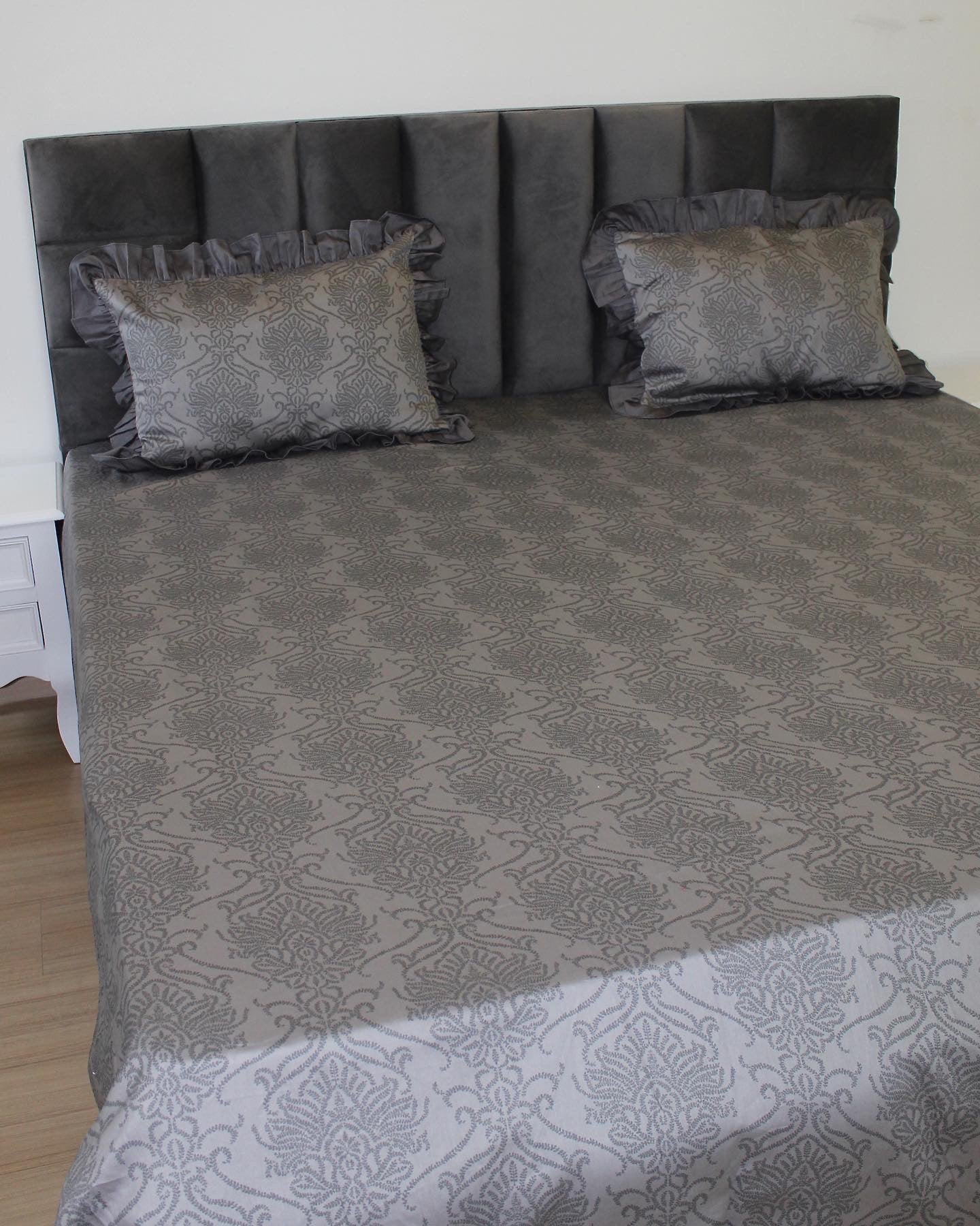 Grey Victorian Bedsheet