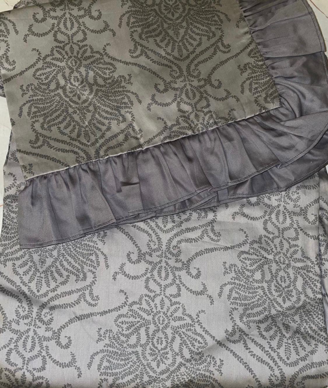 Grey Victorian Bedsheet